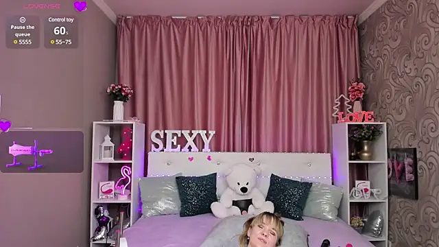 Snapshot of KattyPeachX chatting on February 19, 2025, 4:34 am KattyPeachX online show from February 19, 2025, 4:34 am