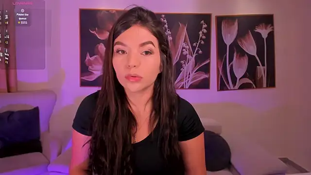 ValeriaRoldanX online show from January 9, 2026, 10:33 am