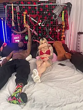 MacTroy online show from February 19, 2026, 8:28 pm