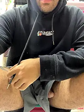 JuanZapata33 online show from December 14, 2025, 9:53 pm