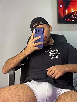 Snapshot of JuanZapata33 chatting on March 11, 2026, 9:20 pm JuanZapata33 online show from March 11, 2026, 9:20 pm