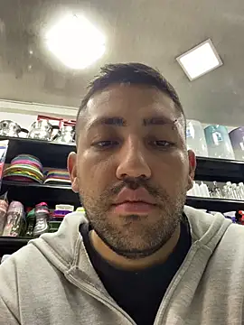 Snapshot of JuanZapata33 chatting on February 10, 2026, 10:20 pm JuanZapata33 online show from February 10, 2026, 10:20 pm