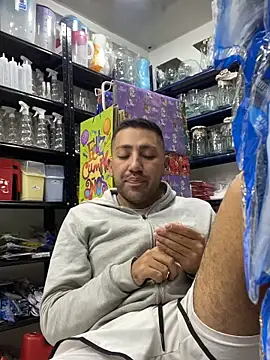 JuanZapata33 online show from November 28, 2025, 9:59 pm