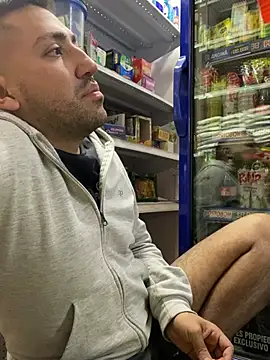 Snapshot of JuanZapata33 chatting on February 25, 2026, 11:04 pm JuanZapata33 online show from February 25, 2026, 11:04 pm