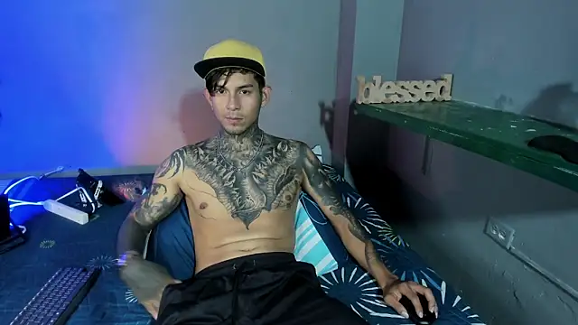 Travistanner 28 online show from September 15, 2025, 10:21 pm