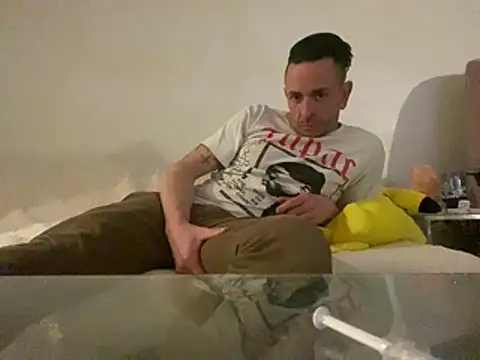 Snapshot of Gman143187 chatting on February 11, 2026, 12:32 am Gman143187 online show from February 11, 2026, 12:32 am