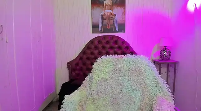 Snapshot of charlotte_ebony chatting on March 14, 2025, 7:12 pm charlotte ebony online show from March 14, 2025, 7:12 pm