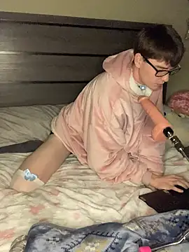 Snapshot of YourFavTwinkie chatting on December 16, 2024, 6:53 am YourFavTwinkie online show from December 16, 2024, 6:53 am