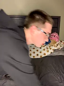 Snapshot of YourFavTwinkie chatting on November 5, 2025, 7:33 am YourFavTwinkie online show from November 5, 2025, 7:33 am