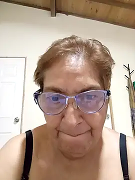 florecita69 online show from December 3, 2025, 3:11 pm