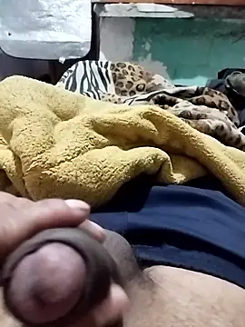 Snapshot of estuker22 chatting on January 11, 2026, 4:25 pm estuker22 online show from January 11, 2026, 4:25 pm