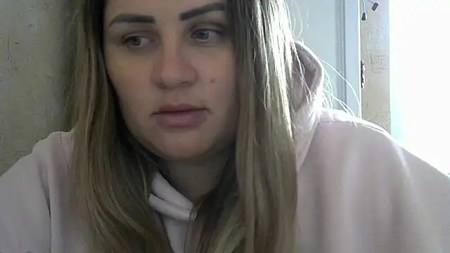 Snapshot of Honeydew-Waves chatting on October 28, 2025, 11:31 am Honeydew-Waves online show from October 28, 2025, 11:31 am