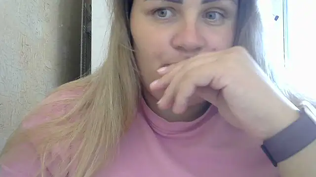 Snapshot of Honeydew-Waves chatting on September 16, 2025, 10:27 am Honeydew-Waves online show from September 16, 2025, 10:27 am