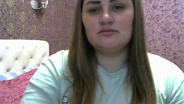 Snapshot of Honeydew-Waves chatting on December 13, 2024, 5:38 am Honeydew-Waves online show from December 13, 2024, 5:38 am