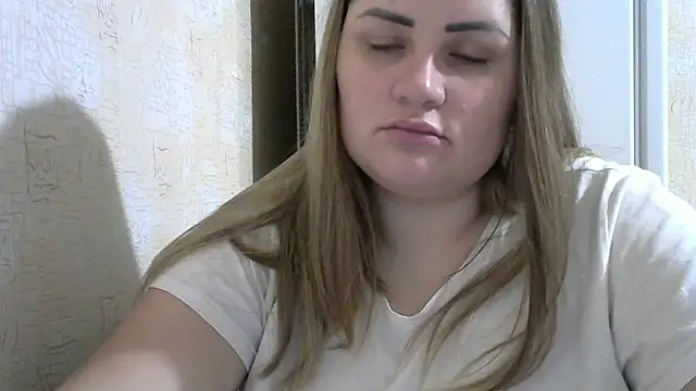 Snapshot of Honeydew-Waves chatting on December 6, 2024, 4:19 am Honeydew-Waves online show from December 6, 2024, 4:19 am