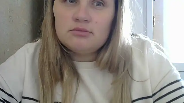 Snapshot of Honeydew-Waves chatting on October 27, 2025, 9:43 am Honeydew-Waves online show from October 27, 2025, 9:43 am