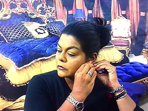 indianCherryPie online show from October 27, 2025, 5:41 am