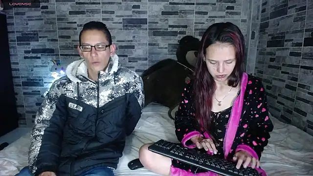 Emili And Paul online show from December 7, 2024, 4:04 am