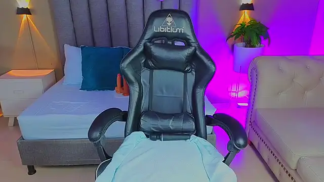 angelica dymond online show from April 10, 2026, 7:32 pm