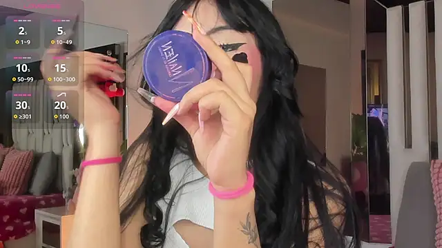 Snapshot of Kitty_Eliffe chatting on October 18, 2025, 10:45 pm Kitty Eliffe online show from October 18, 2025, 10:45 pm