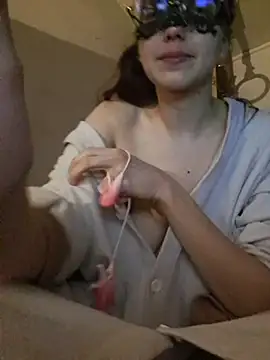 Snapshot of PearMaki chatting on February 15, 2026, 3:07 am PearMaki online show from February 15, 2026, 3:07 am