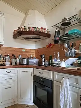 Snapshot of PearMaki chatting on March 17, 2026, 3:48 pm PearMaki online show from March 17, 2026, 3:48 pm