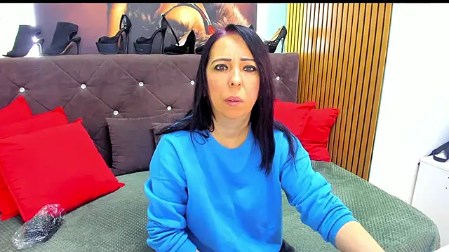 LauraSin online show from March 25, 2026, 4:34 am