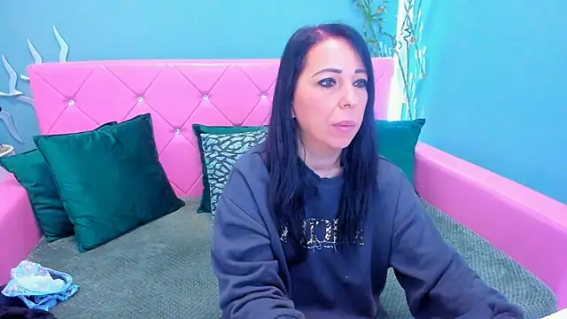 LauraSin online show from December 1, 2025, 4:24 am