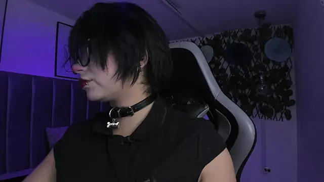 Kitty Gang online show from May 13, 2026, 1:23 am