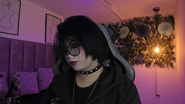 Kitty Gang online show from June 6, 2026, 1:33 am