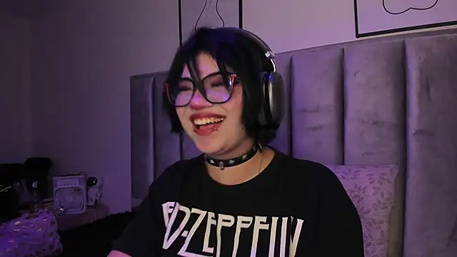 Kitty Gang online show from June 5, 2026, 6:52 am