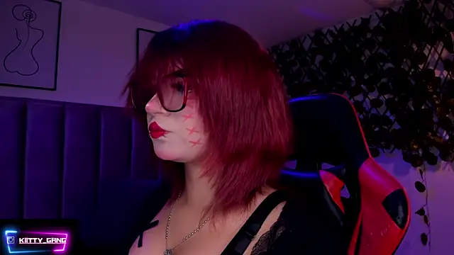 Kitty Gang online show from November 18, 2025, 1:43 am