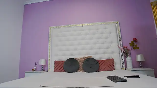 Lenna Paul online show from November 24, 2025, 4:56 am