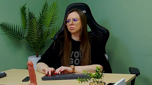 AngellaWhitte online show from February 19, 2025, 6:10 pm