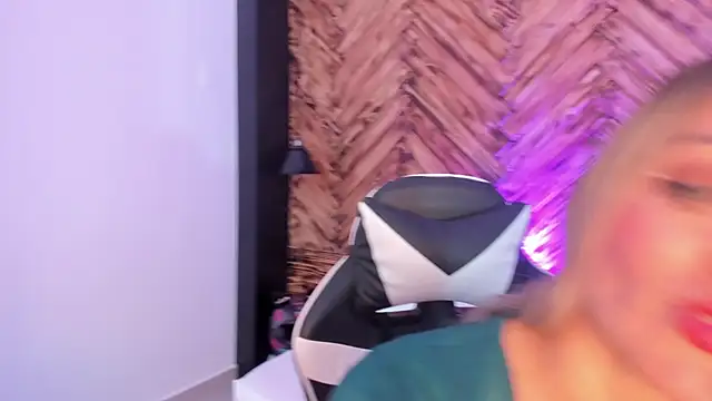 emma collson online show from November 27, 2025, 12:11 am