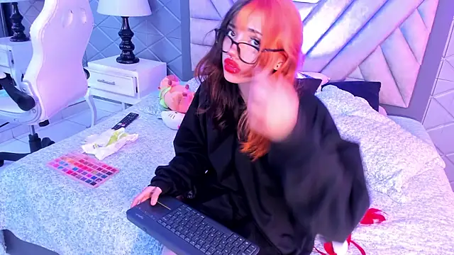 DogirlyWoof online show from December 18, 2024, 12:51 pm