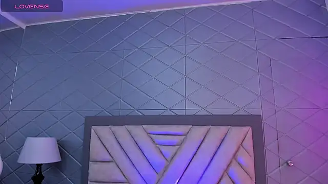 DogirlyWoof online show from December 31, 2024, 8:15 am