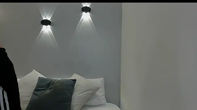 yulievans online show from February 3, 2025, 5:24 pm