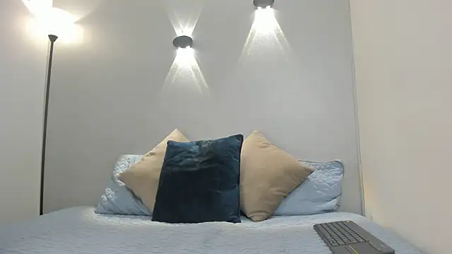 yulievans online show from January 29, 2025, 9:01 am