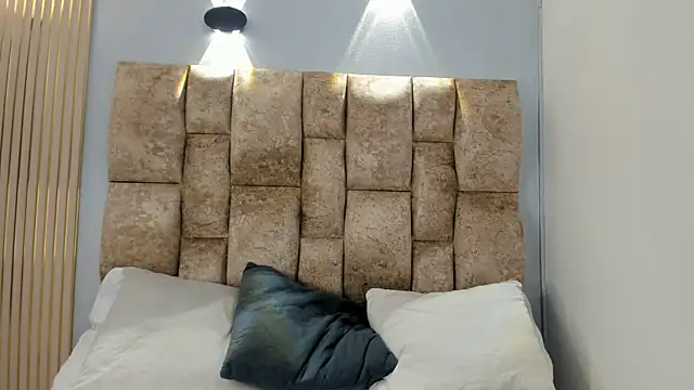 yulievans online show from February 7, 2025, 2:15 pm