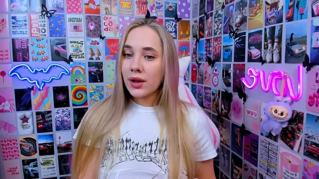 MiaMilas online show from December 19, 2025, 3:03 pm