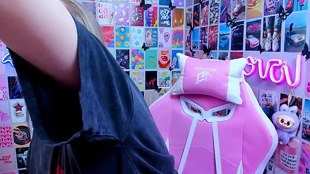 MiaMilas online show from March 17, 2026, 2:53 pm