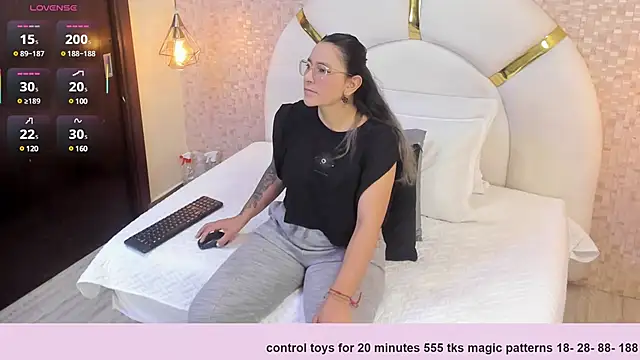 Snapshot of sophie_1 chatting on March 1, 2025, 3:10 am sophie 1 online show from March 1, 2025, 3:10 am