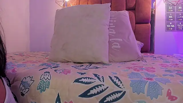 kristakinnky online show from October 4, 2025, 1:34 pm