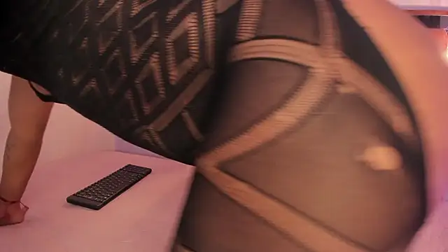 kristakinnky online show from March 2, 2026, 12:01 pm