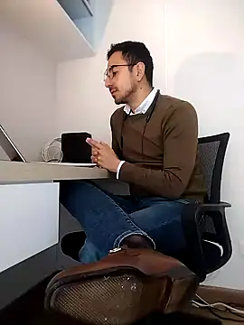 pablo-rincon95 online show from February 15, 2025, 3:06 pm