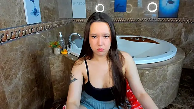 Mira Karter online show from May 17, 2026, 2:55 am