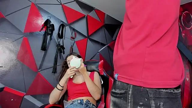 Hana and Zeta online show from September 27, 2025, 12:11 pm