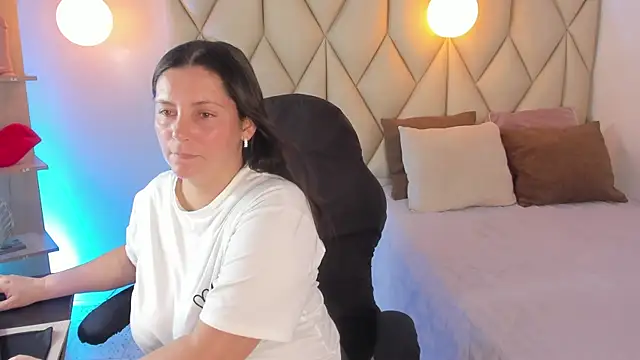 angelswets online show from April 12, 2026, 1:47 pm