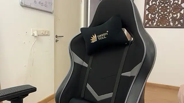 GoddessAnna online show from December 1, 2025, 6:31 pm